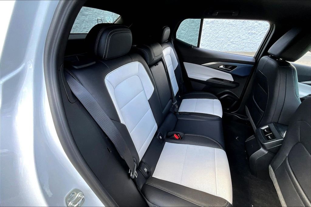 Used 2025 Chevrolet Equinox EV LT image 19