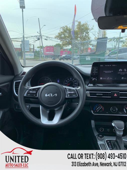 Used 2023 Kia Seltos LX image 12