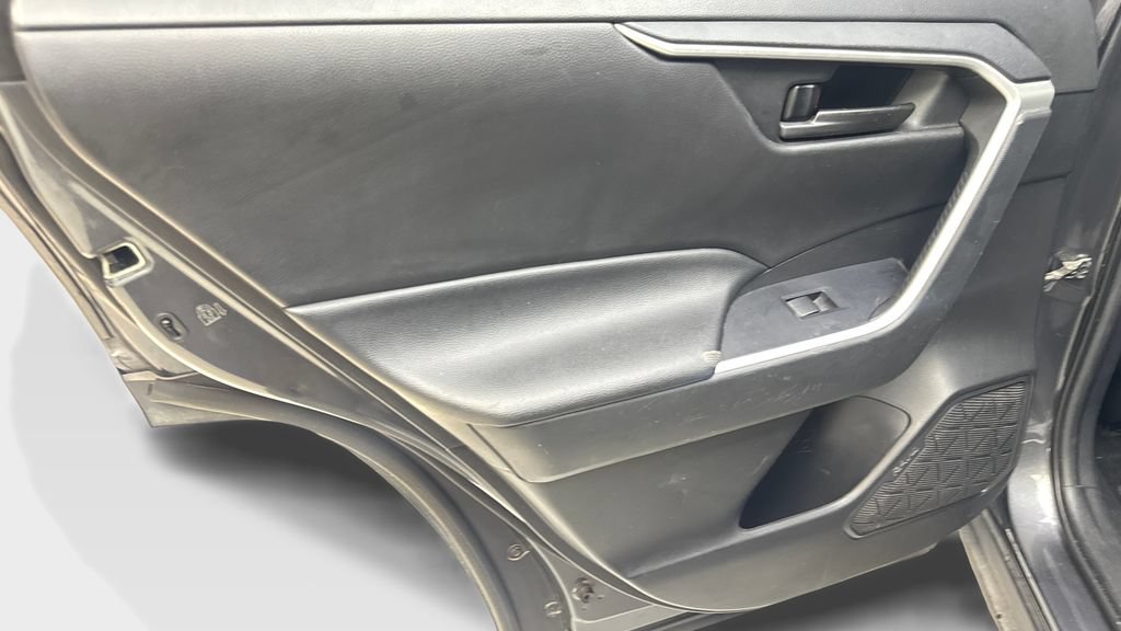 Used 2021 Toyota RAV4 LE FWD image 37