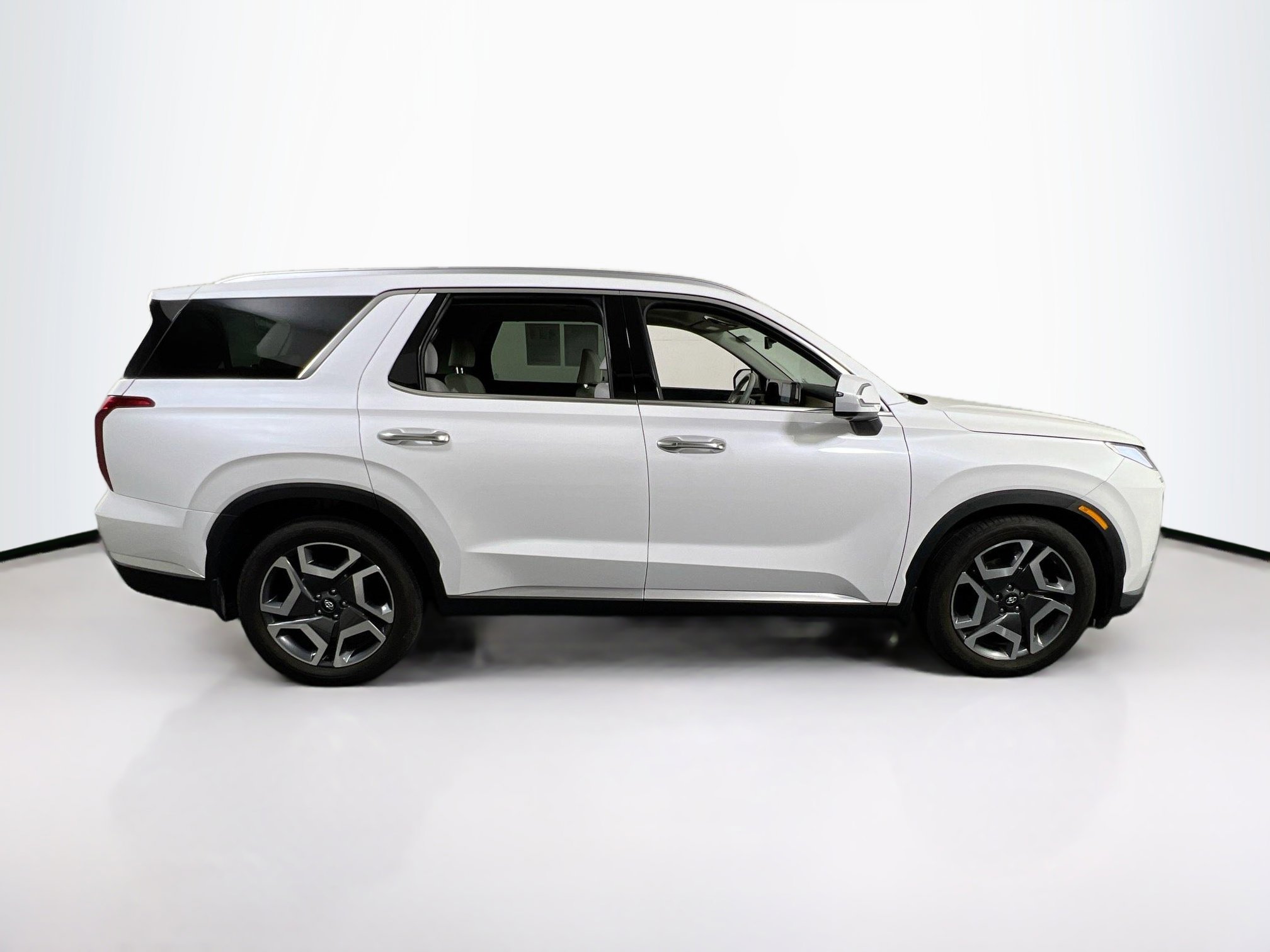 Used 2024 Hyundai Palisade Limited AWD/4WD image 4