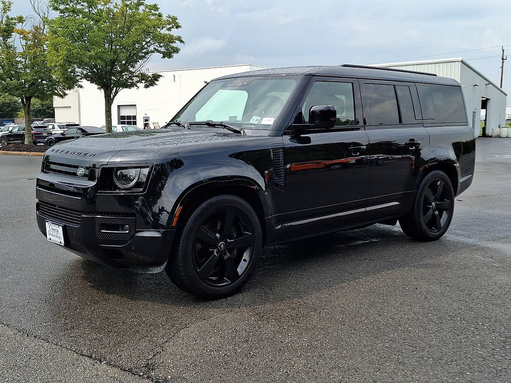 Used 2025 Land Rover Defender 130 V8 AWD/4WD image 6