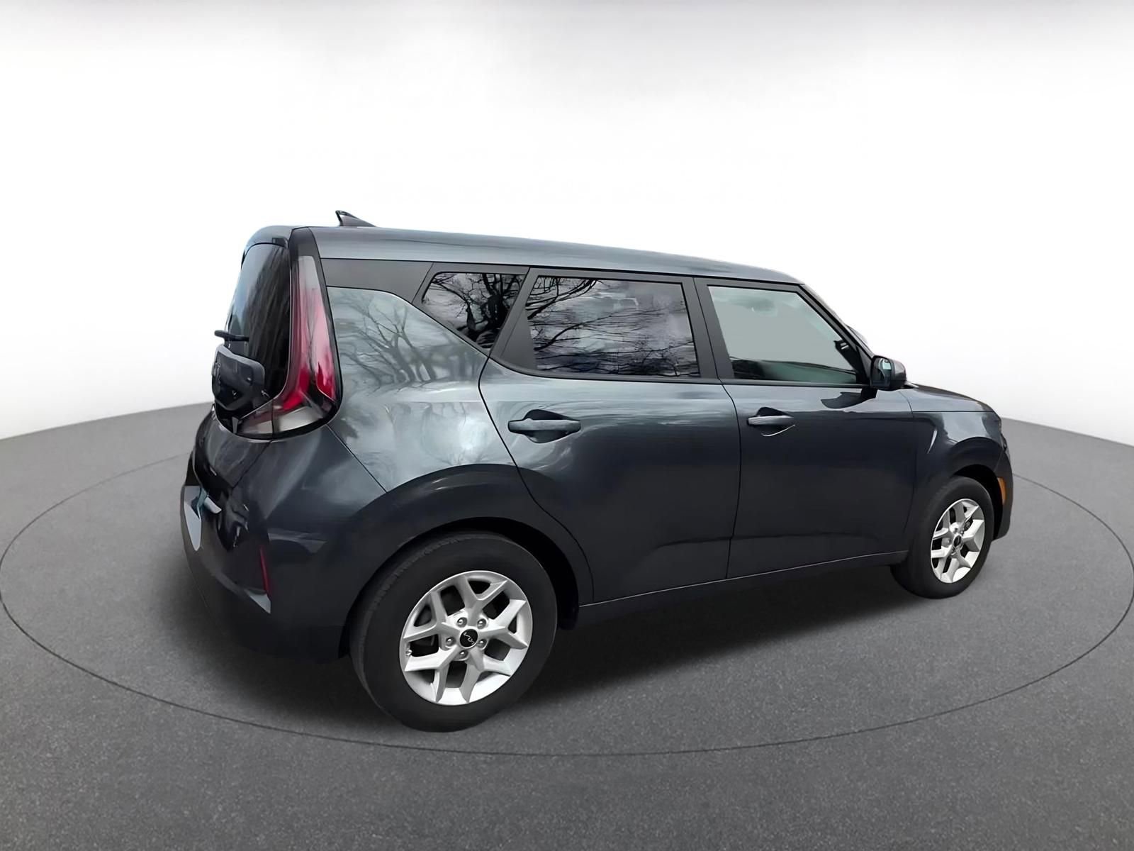 Used 2025 Kia Soul LX w/ LX Technology Package FWD image 15