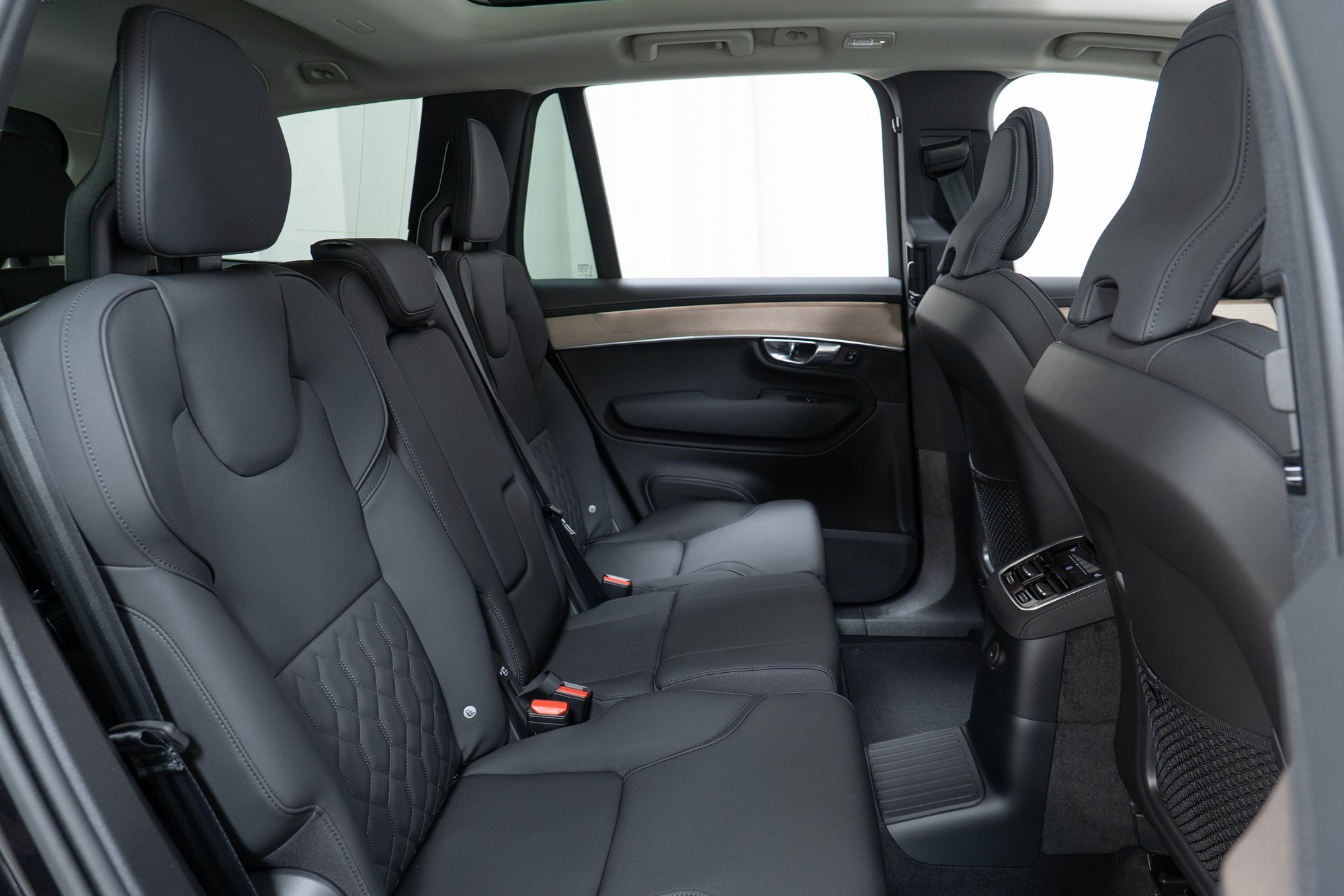 New 2026 Volvo XC90 T8 Plus w/ Protection Package Premier AWD/4WD image 24