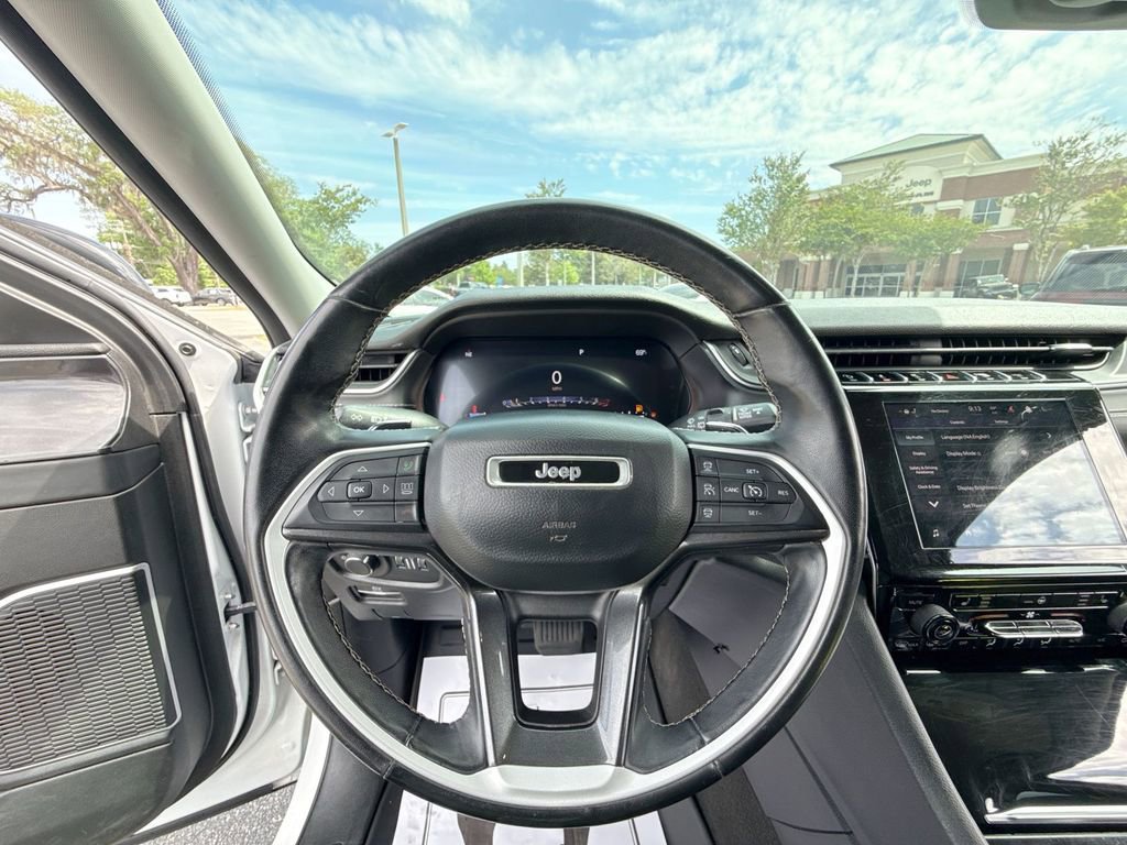 Used 2022 Jeep Grand Cherokee L Laredo w/ Luxury Tech Group I AWD/4WD image 9