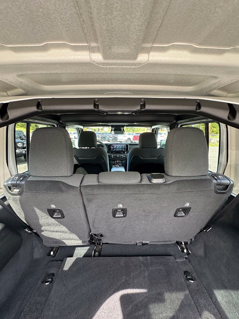 Used 2025 Jeep Wrangler Unlimited Rubicon AWD/4WD image 10