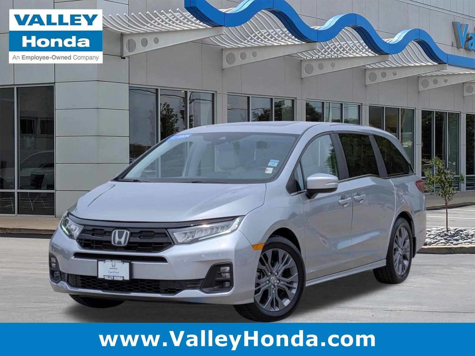 Certified 2025 Honda Odyssey Touring image 1