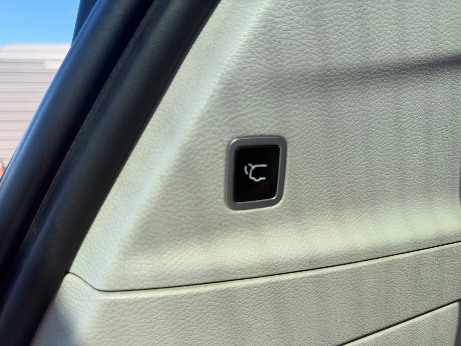 Used 2020 Chrysler Voyager Lxi FWD image 23