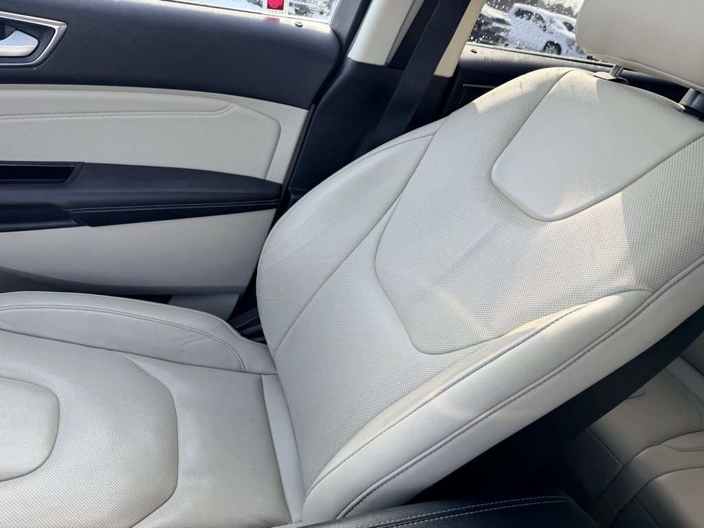 Used 2020 Ford Edge Titanium w/ Equipment Group 301A image 28