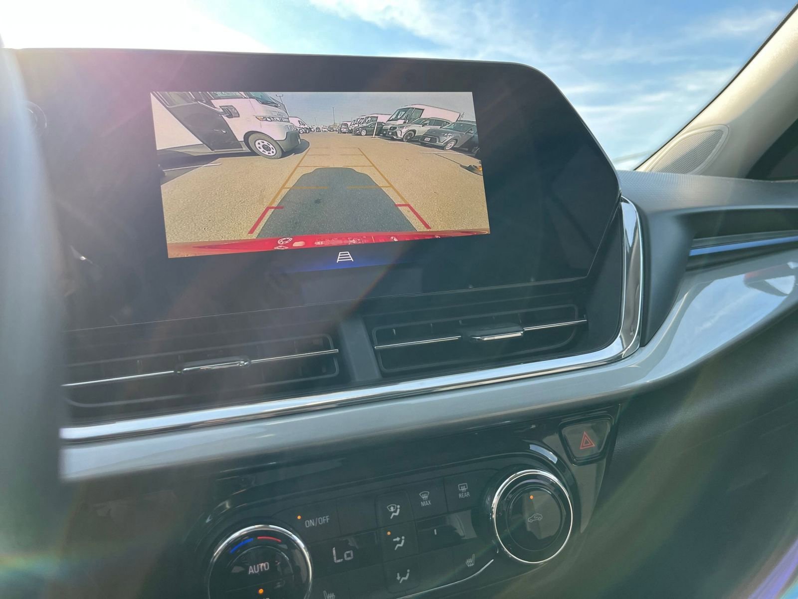 Used 2025 Chevrolet Trax LT w/ LT Convenience Package image 21