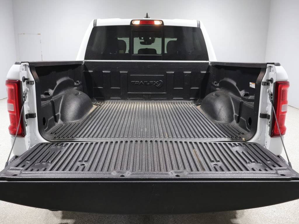Used 2025 RAM 1500 Big Horn AWD/4WD image 4