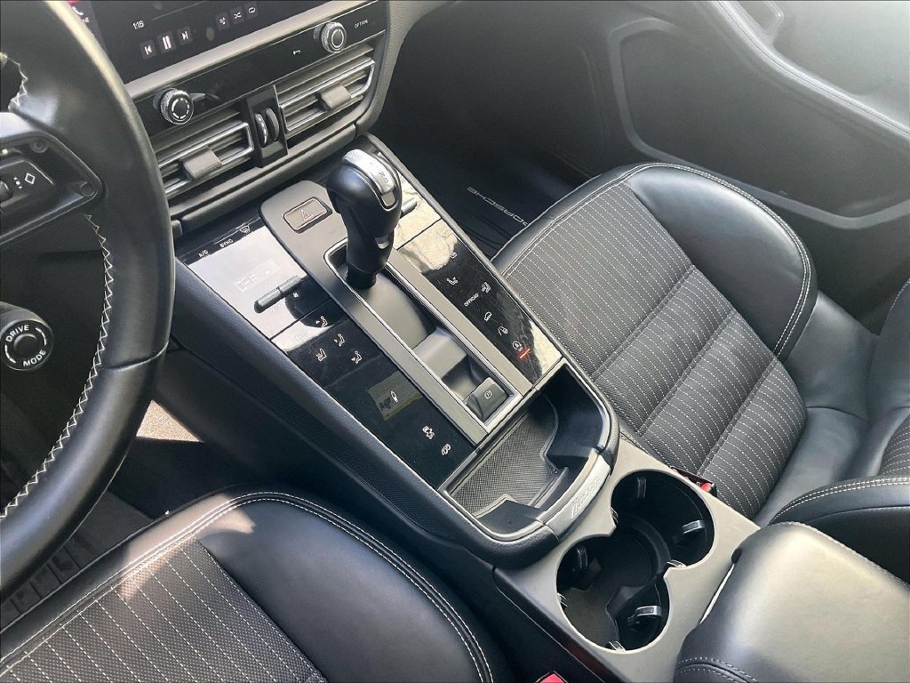 Certified 2023 Porsche Macan Turbo AWD/4WD image 20