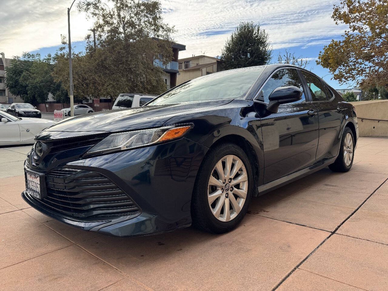 Used 2018 Toyota Camry LE FWD image 3