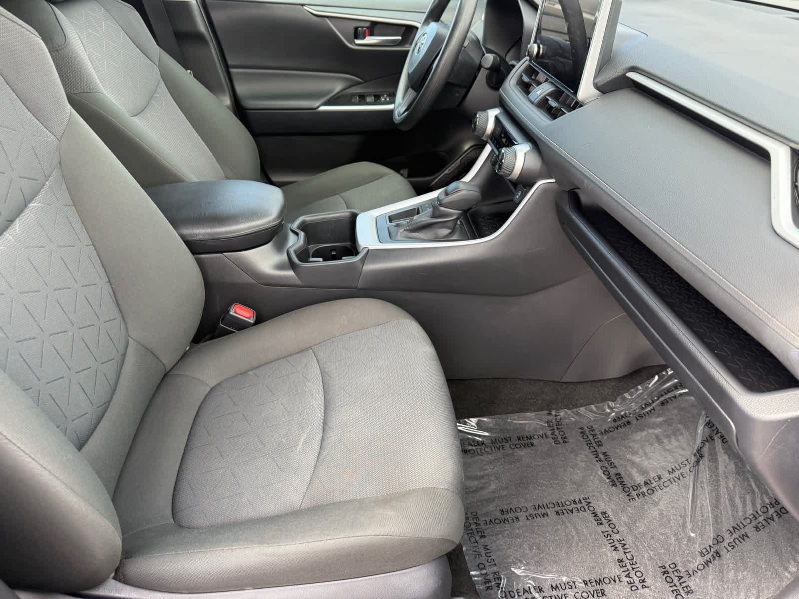 Used 2025 Toyota RAV4 XLE FWD image 33