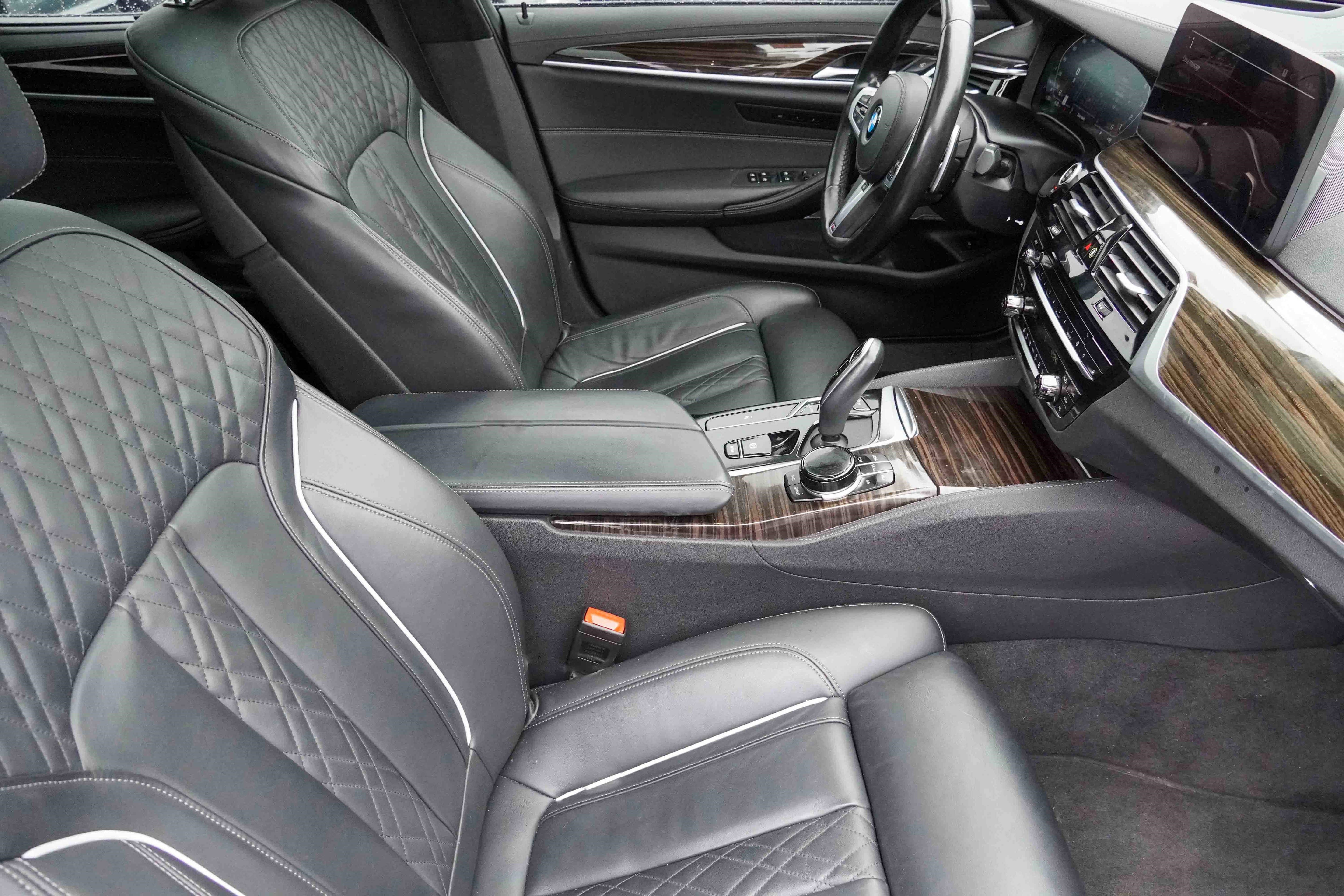 Used 2022 BMW M550i xDrive w/ Executive Package image 13