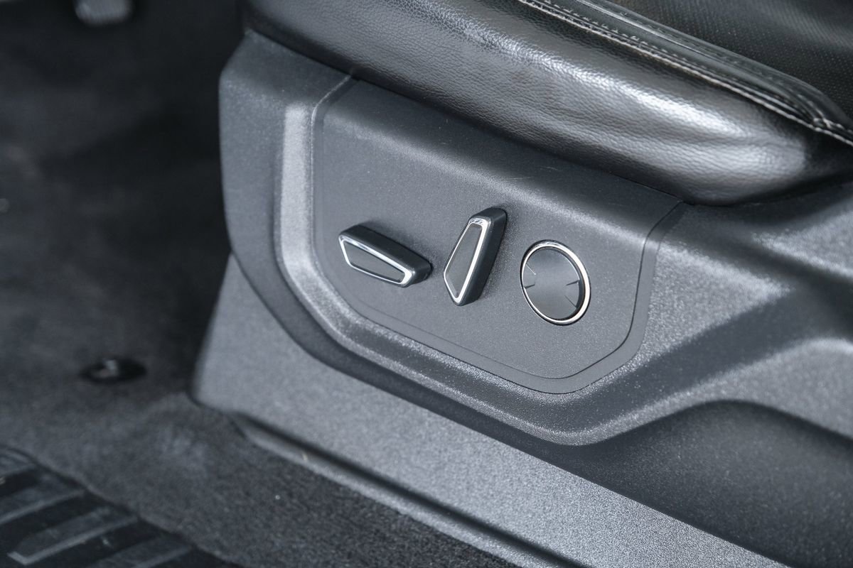 Used 2018 Ford F250 Lariat w/ Chrome Package image 50