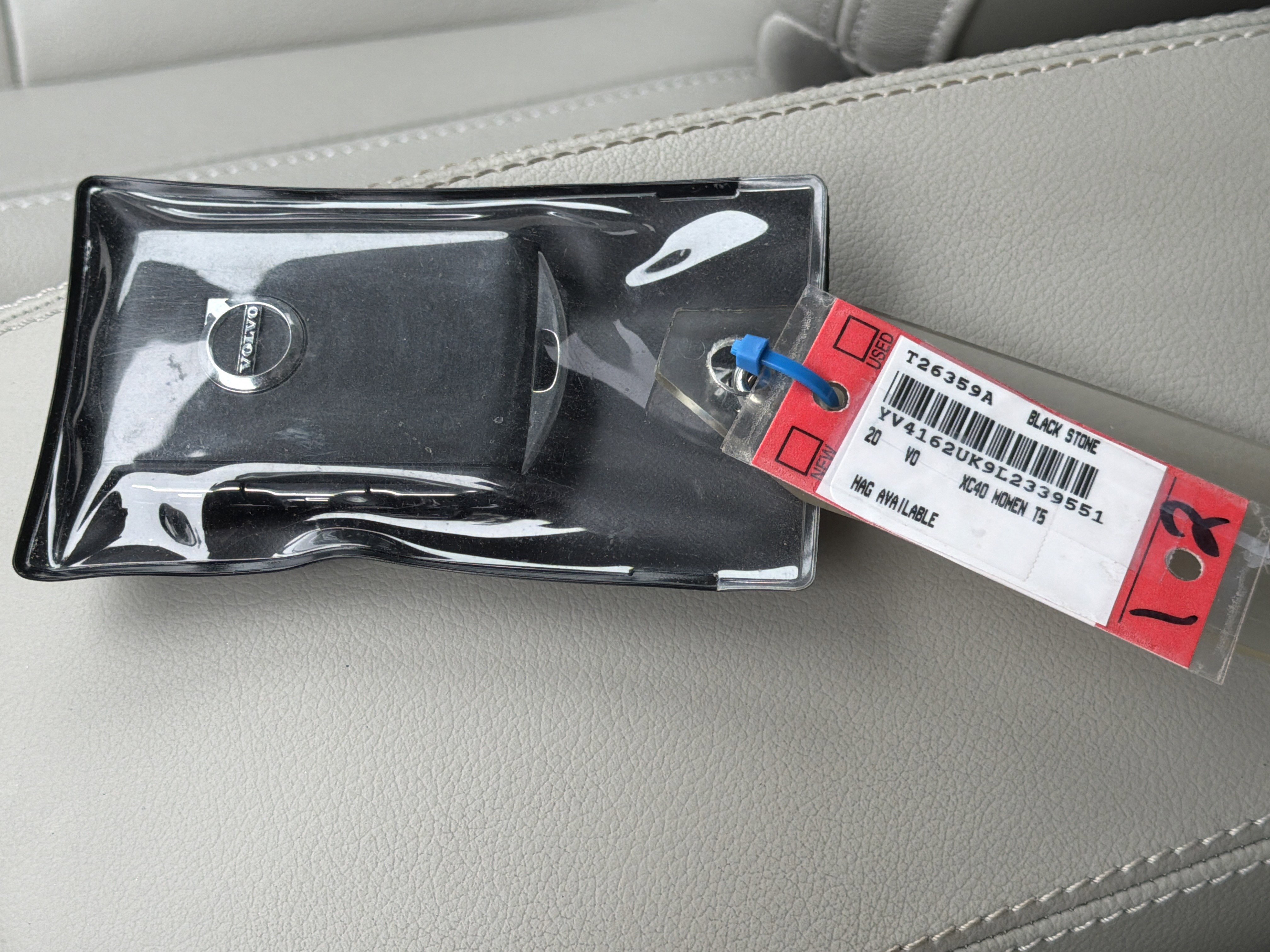 Used 2020 Volvo XC40 T5 Momentum w/ Protection Package Premier image 38