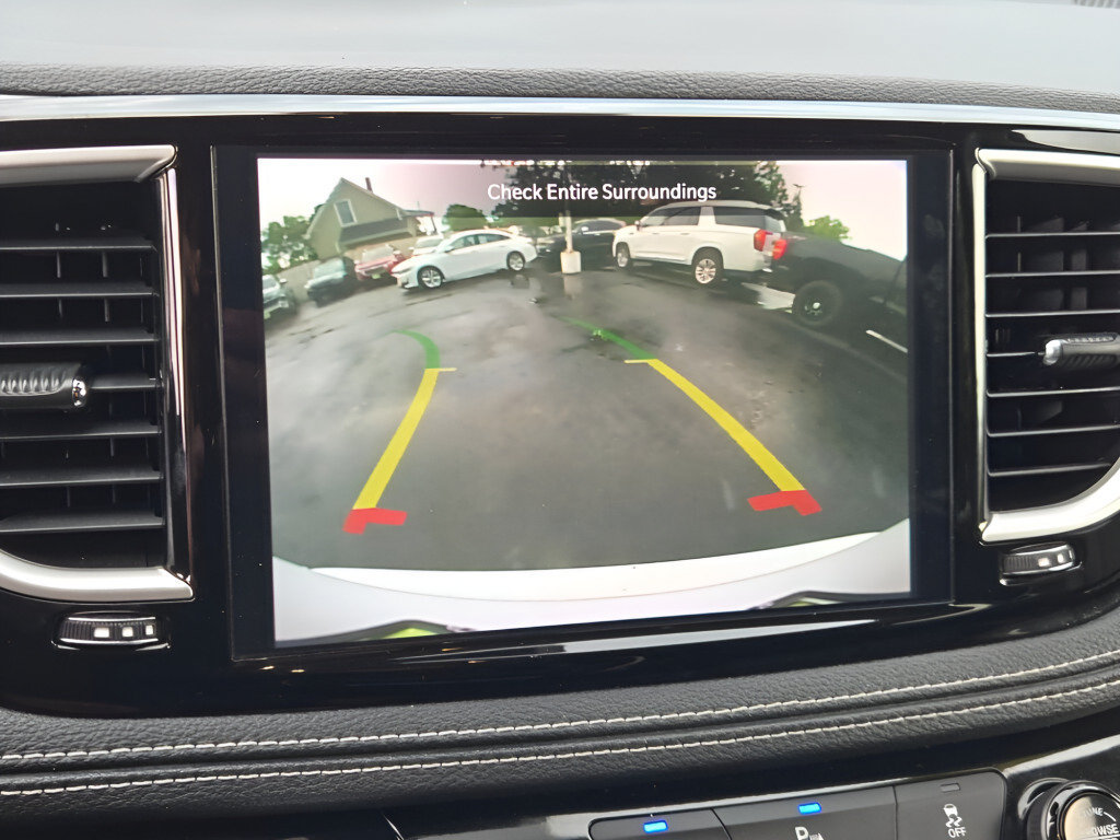 Used 2023 Chrysler Pacifica Touring-L FWD image 31