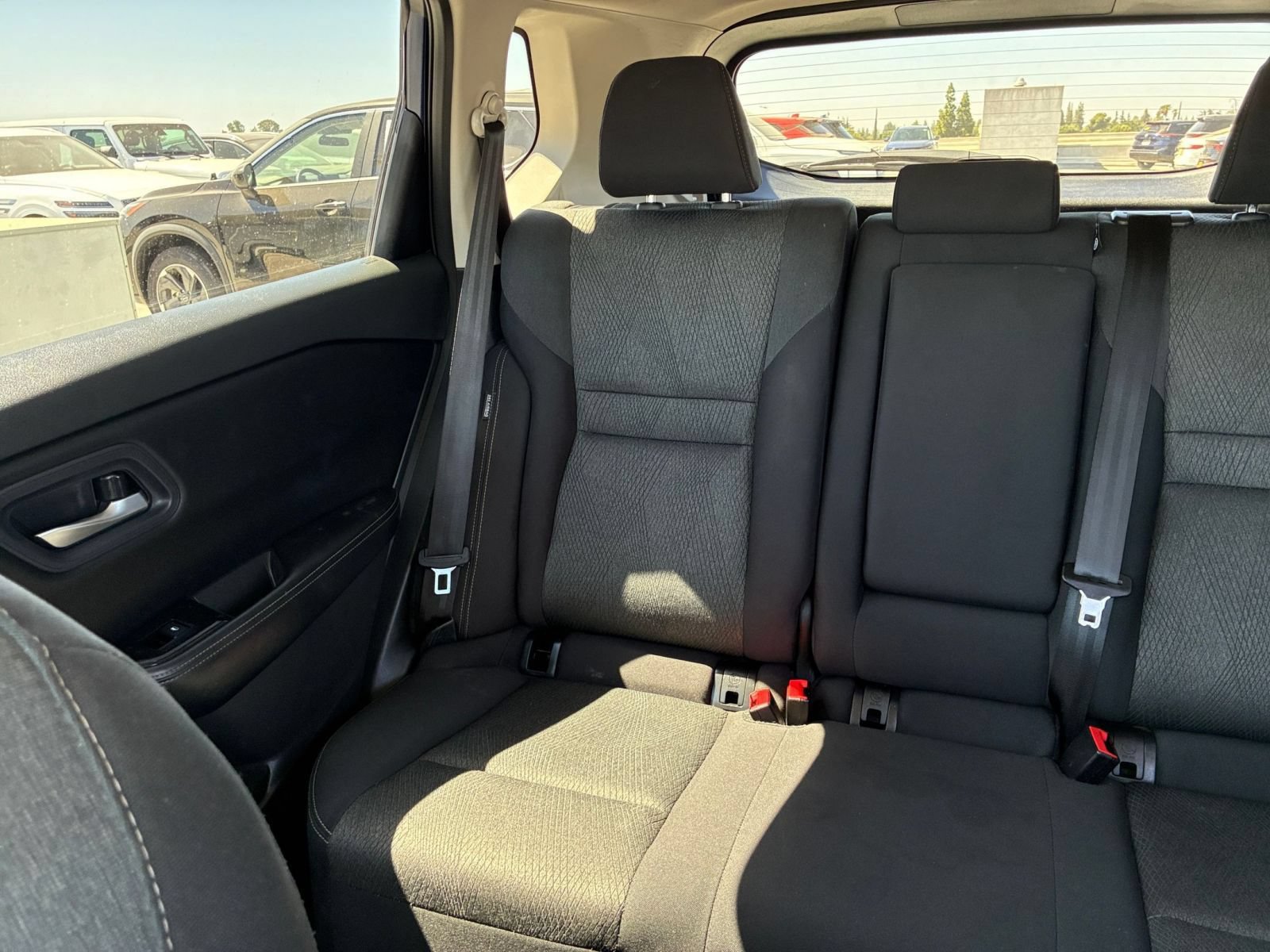 Used 2025 Nissan Rogue SV FWD image 40
