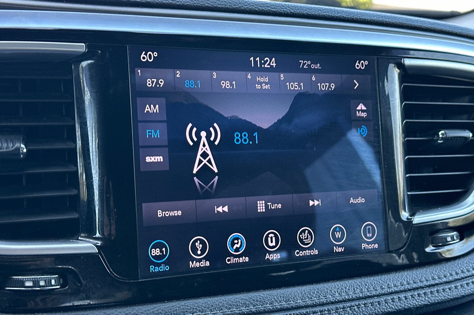 Used 2018 Chrysler Pacifica Limited FWD image 19