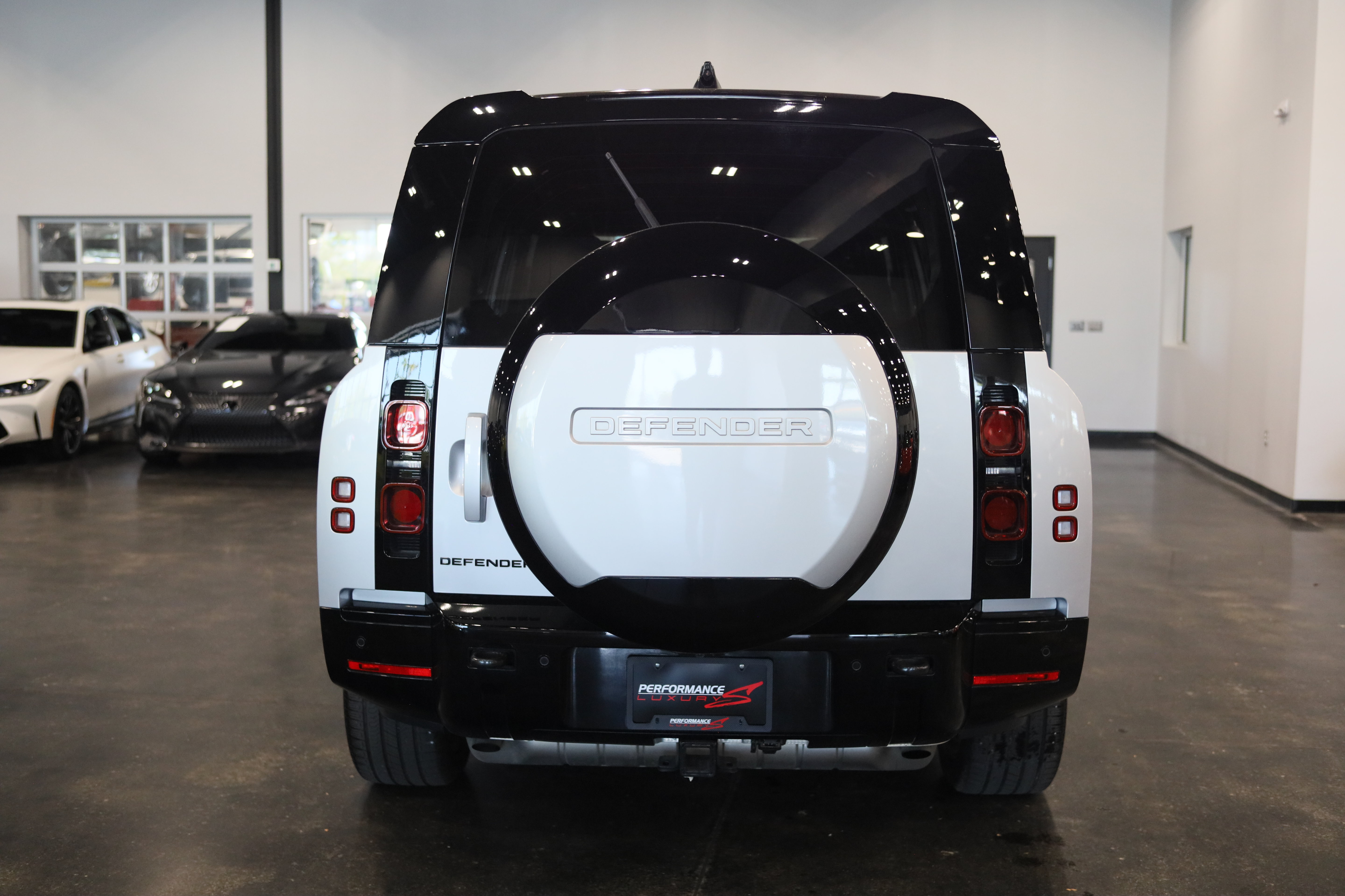 Used 2024 Land Rover Defender 130 X-Dynamic SE AWD/4WD image 5