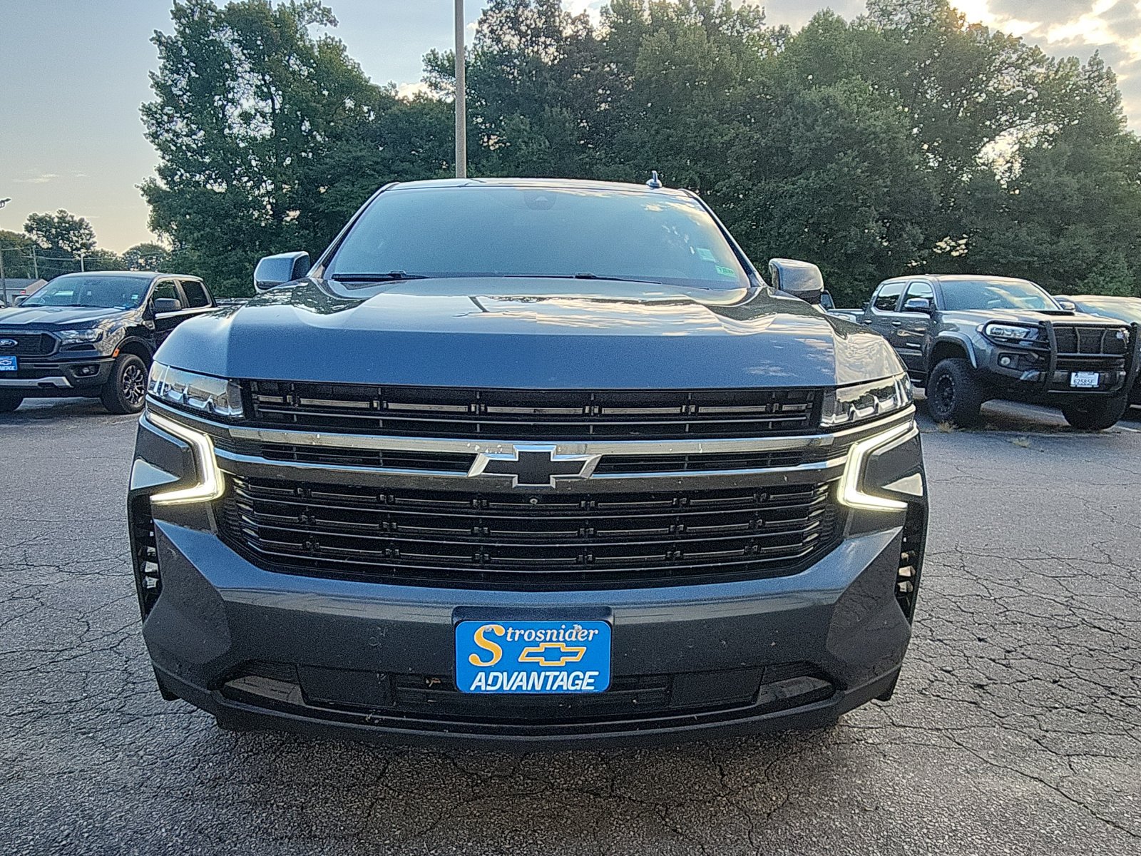 Used 2021 Chevrolet Suburban RST w/ Luxury Package AWD/4WD image 11