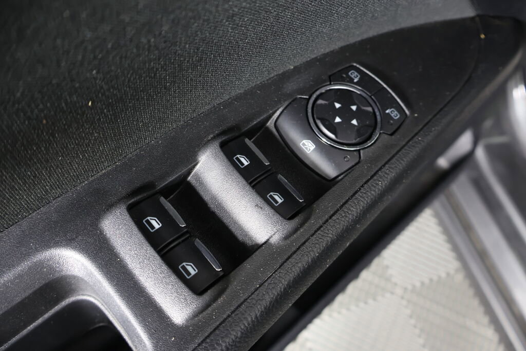 Used 2020 Ford Fusion SE image 33