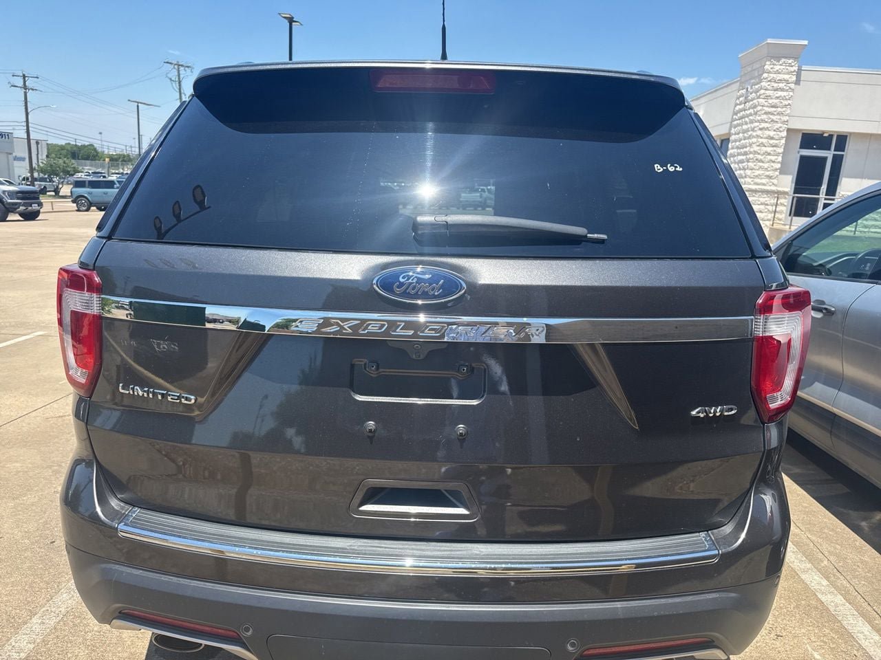 Used 2019 Ford Explorer Limited w/ Ford Safe & Smart Package AWD/4WD image 6