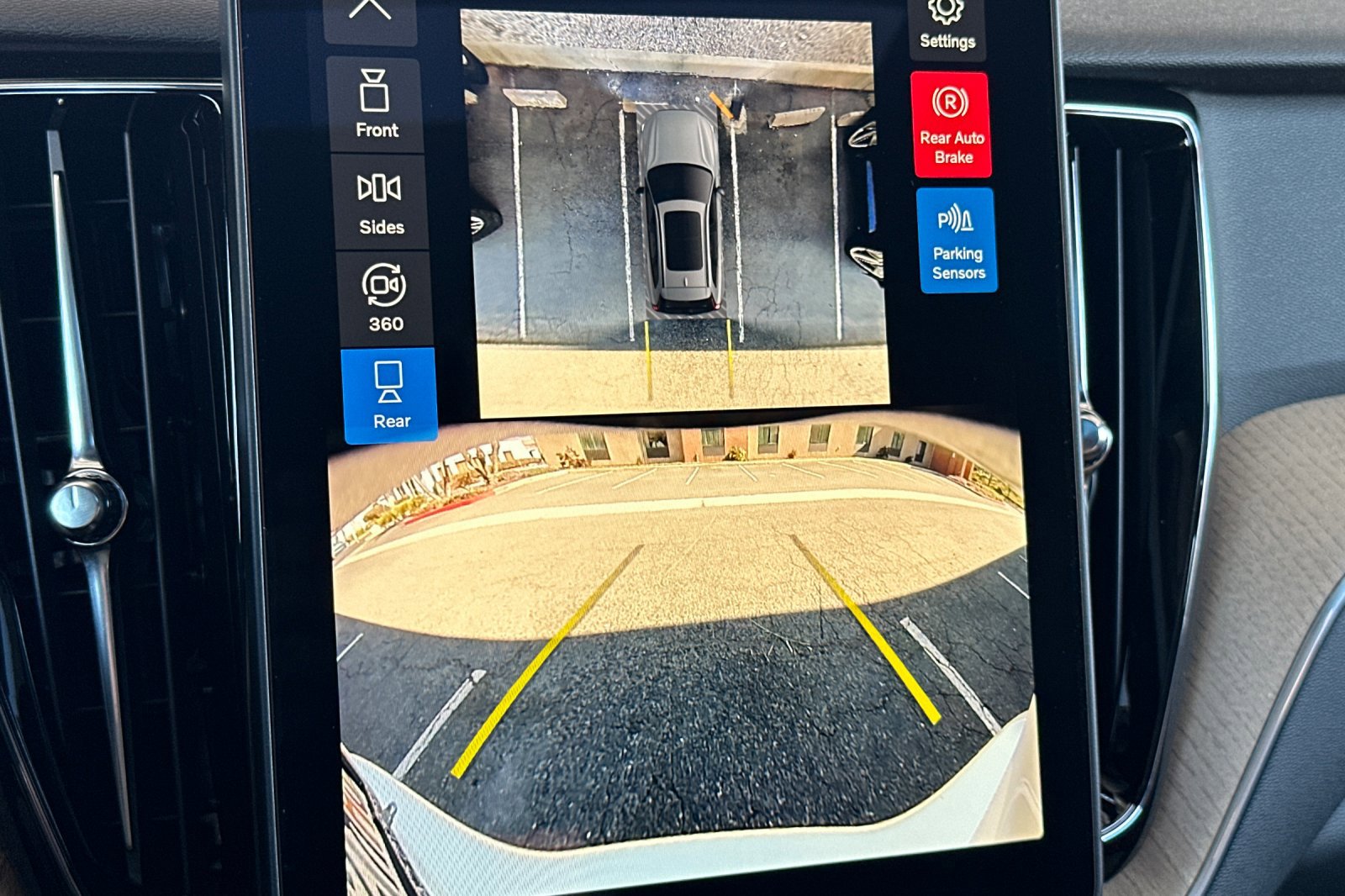 New 2026 Volvo XC60 B5 Plus w/ Climate Package image 17