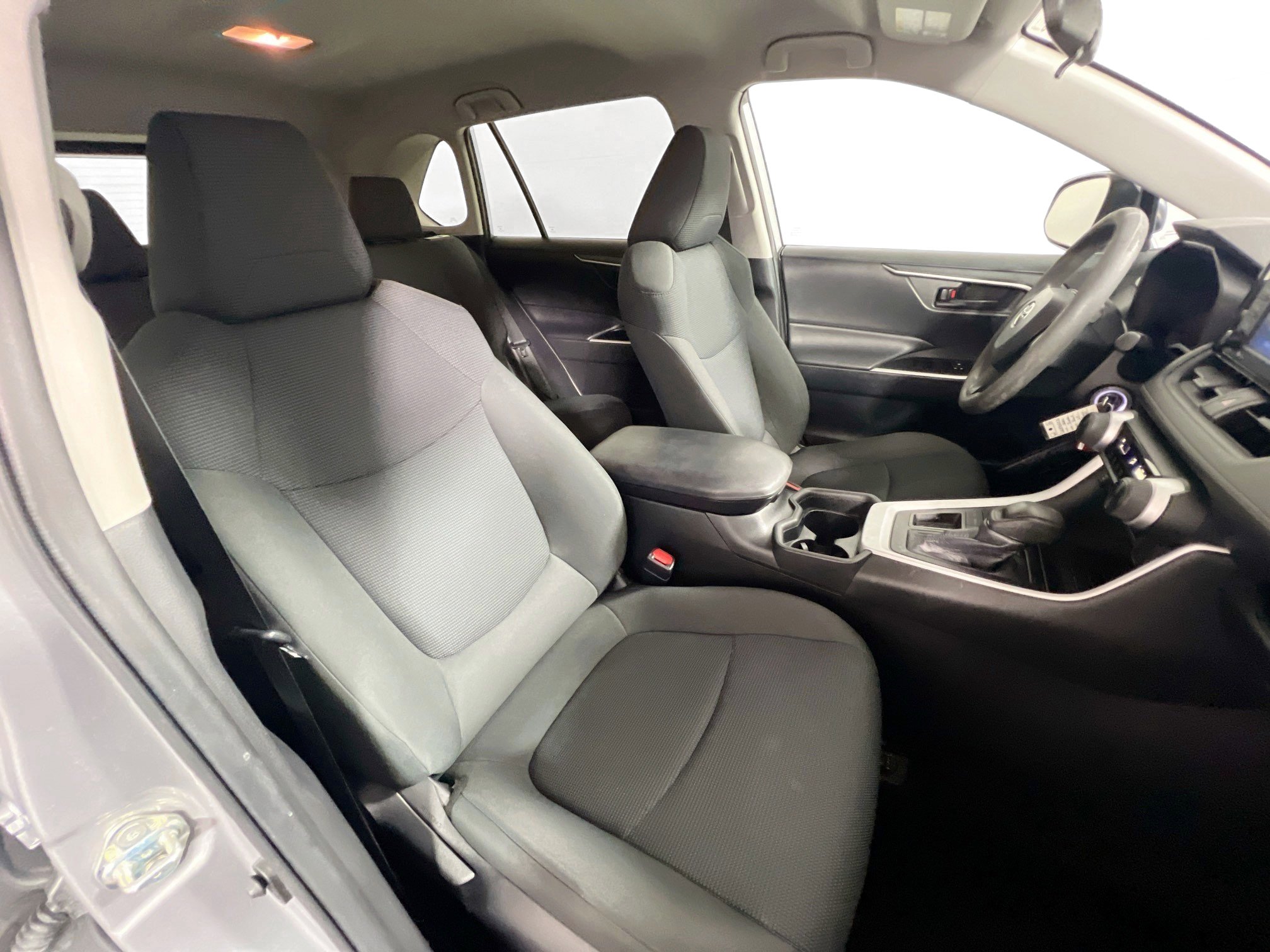 Used 2020 Toyota RAV4 LE image 30