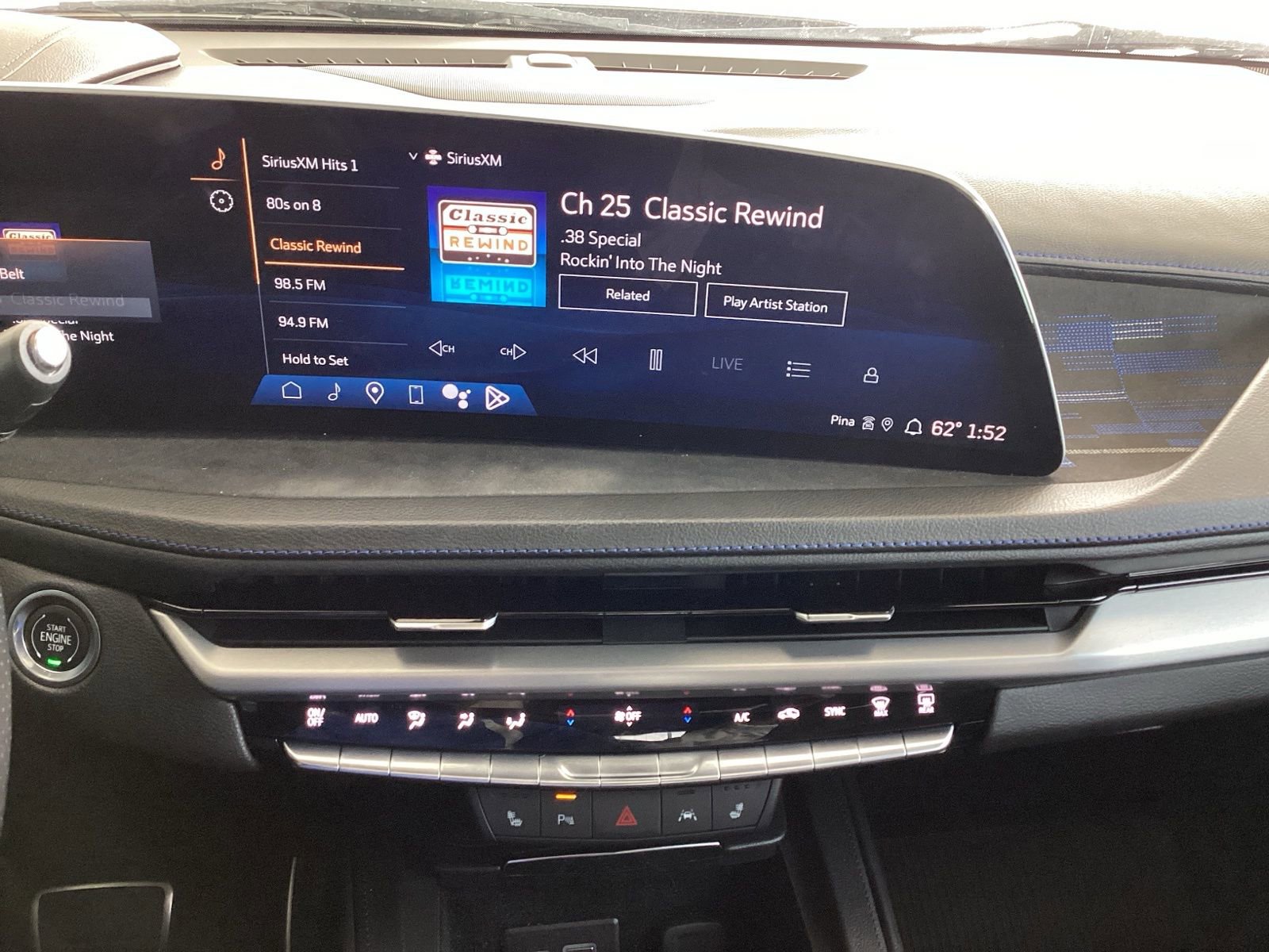 Used 2024 Cadillac XT4 Sport w/ Technology Package image 14