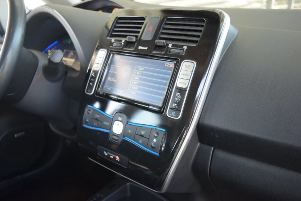 Used 2015 Nissan Leaf SL w/ Premium Package image 19