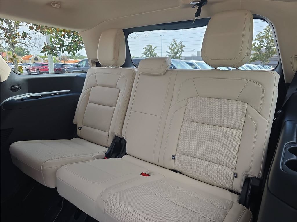 New 2027 Lincoln Navigator Premiere RWD image 9