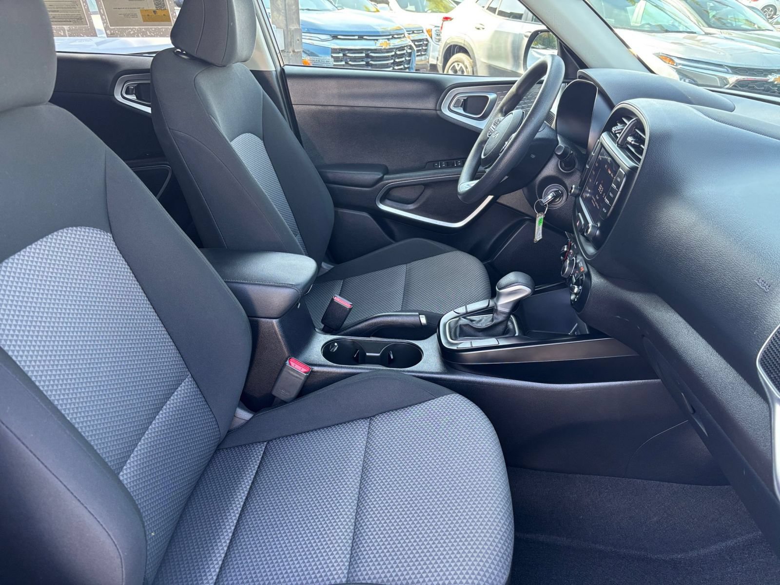 Used 2025 Kia Soul LX w/ LX Technology Package FWD image 34