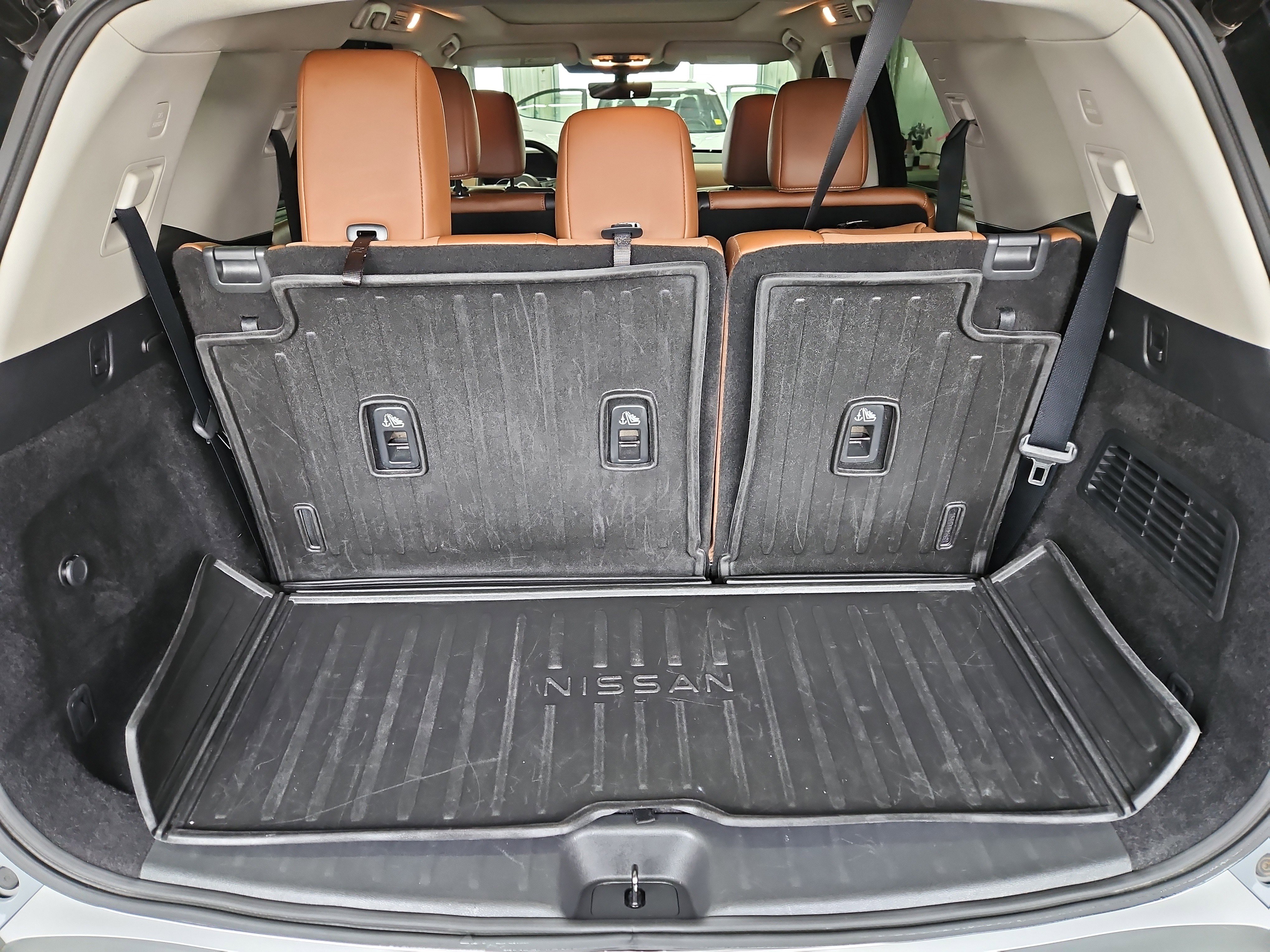 Used 2023 Nissan Pathfinder Platinum w/ Black Appearance Package image 14