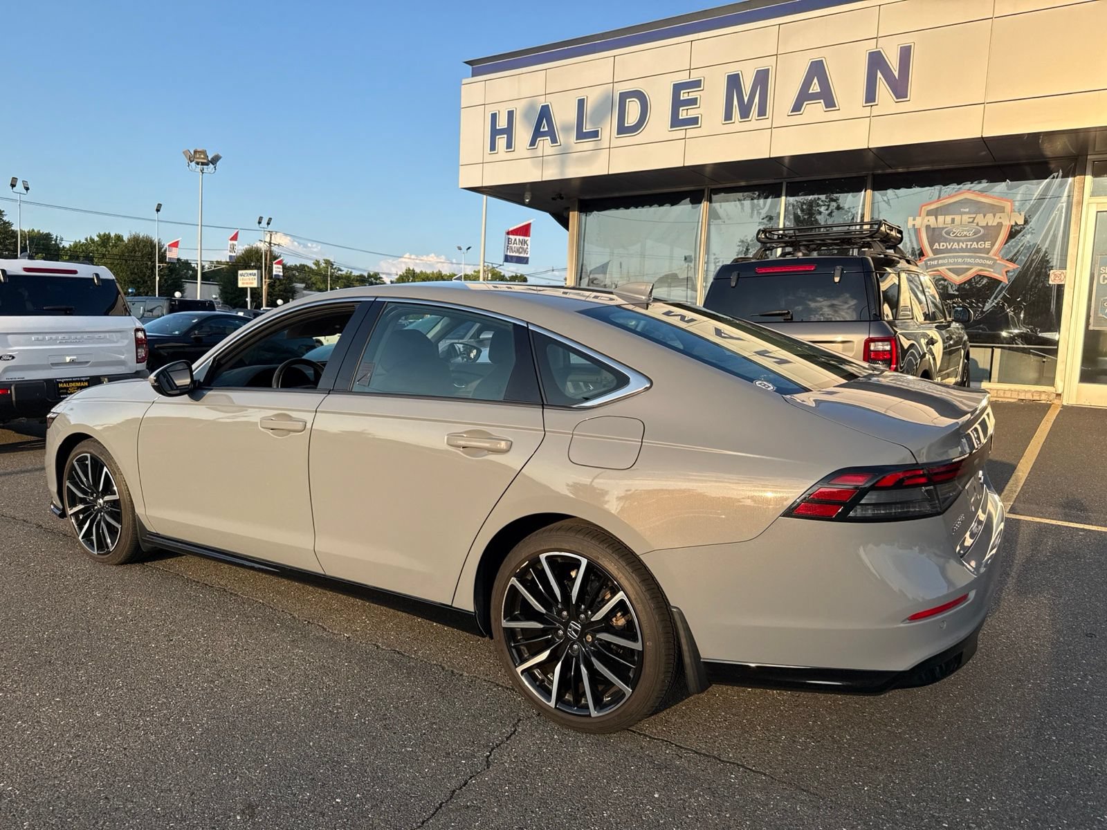 Used 2023 Honda Accord Touring image 9