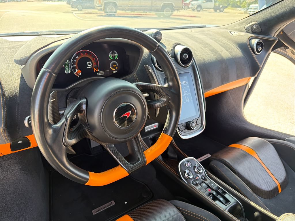 Used 2018 McLaren 570S Spider RWD image 32