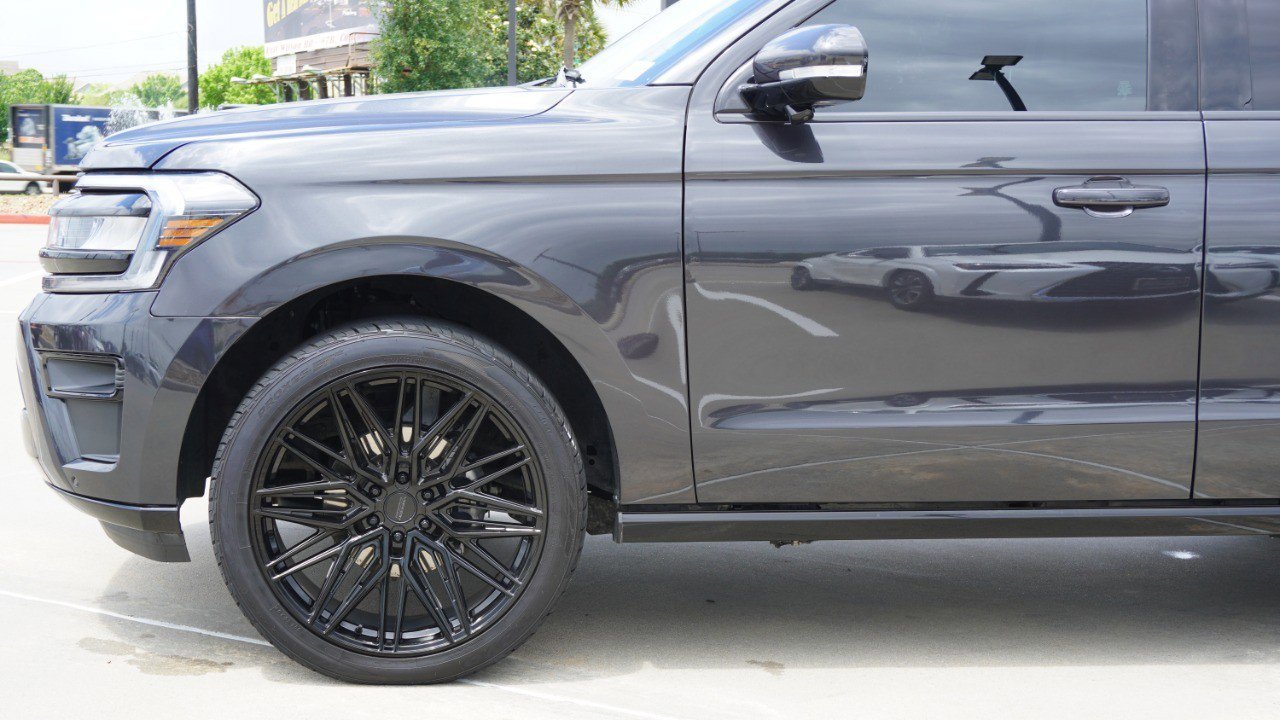 Used 2023 Ford Expedition Limited image 10