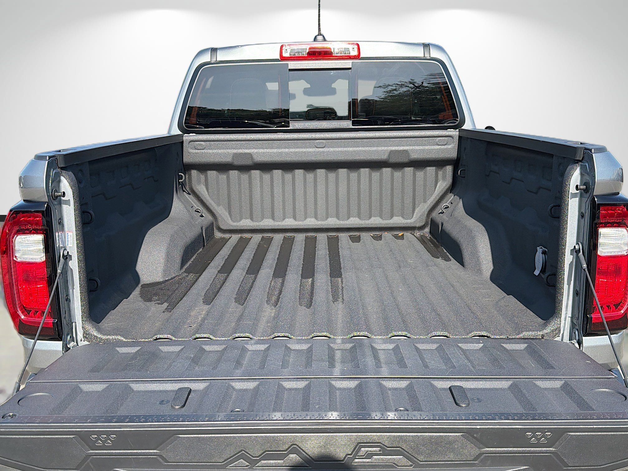 Used 2024 GMC Canyon AT4 w/ AT4 Premium Package image 12