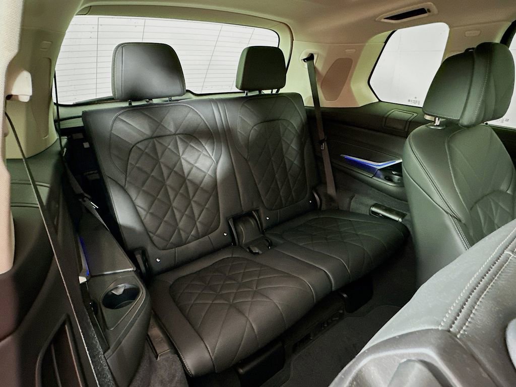 Used 2024 BMW X7 xDrive40i w/ Executive Package image 35