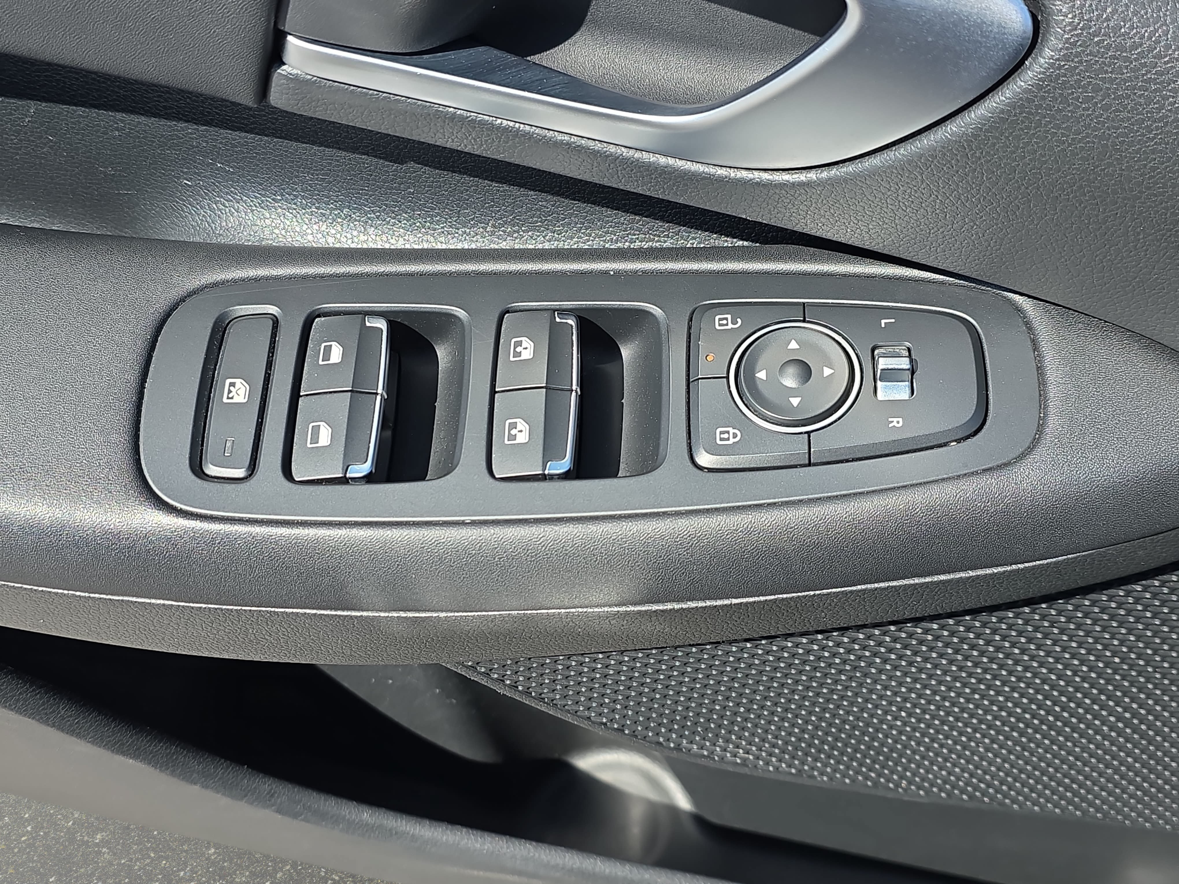 Used 2025 Hyundai Sonata SEL FWD image 25