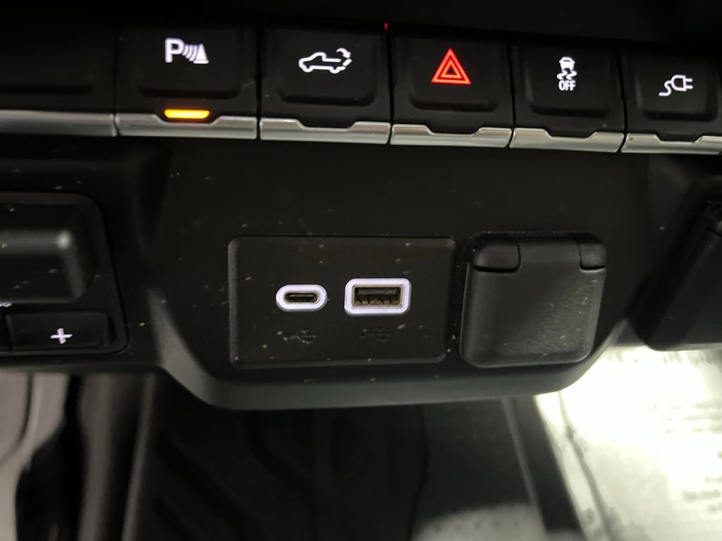 Used 2022 Chevrolet Silverado 2500 LT AWD/4WD image 33