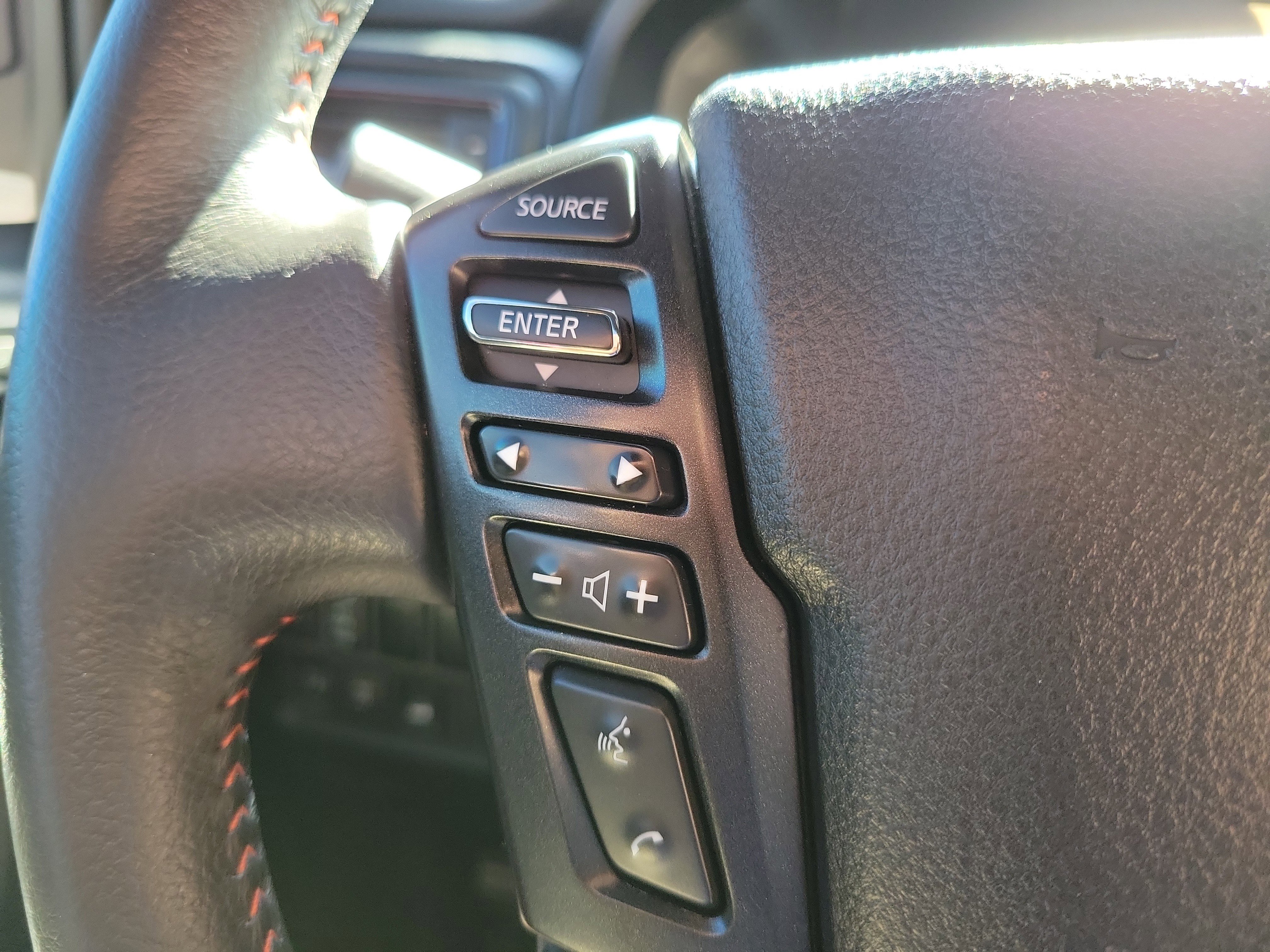 Used 2023 Nissan Titan PRO-4X w/ Pro-4x Convenience Package AWD/4WD image 16