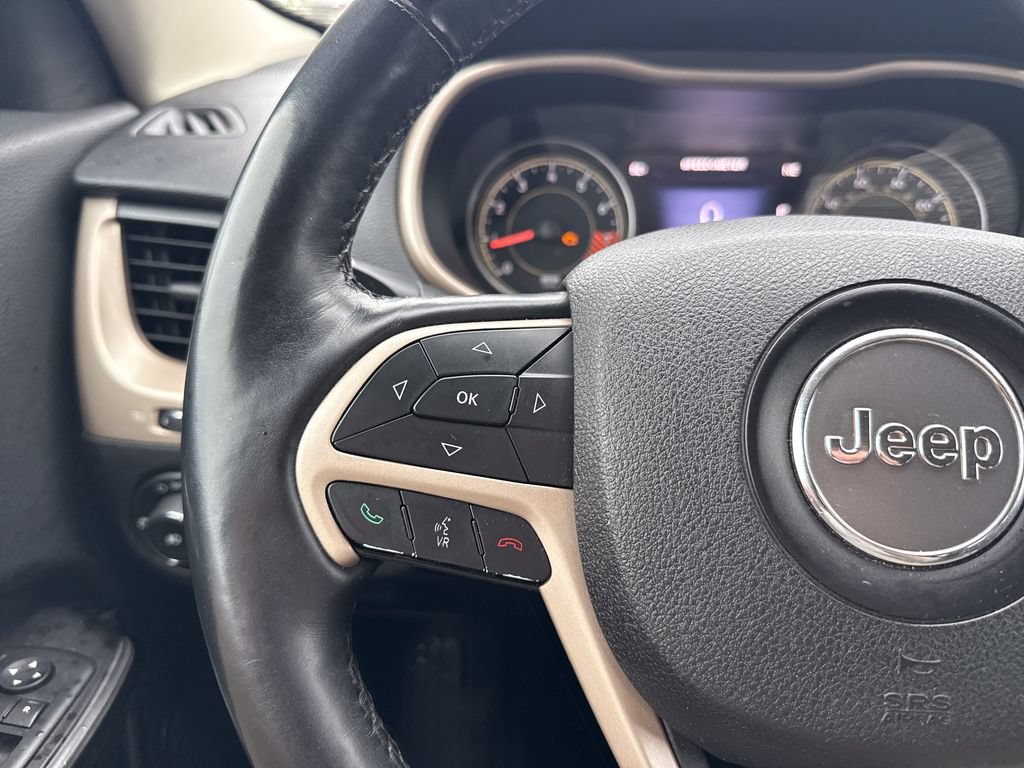 Used 2014 Jeep Cherokee Limited w/ Luxury Group AWD/4WD image 19