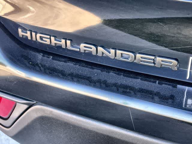 Used 2024 Toyota Highlander LE FWD image 8