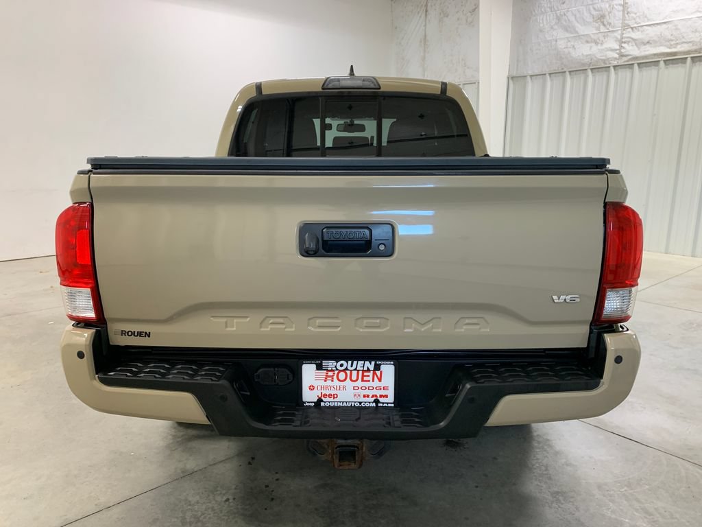 Used 2016 Toyota Tacoma TRD Sport w/ Premium & Technology Package AWD/4WD image 7