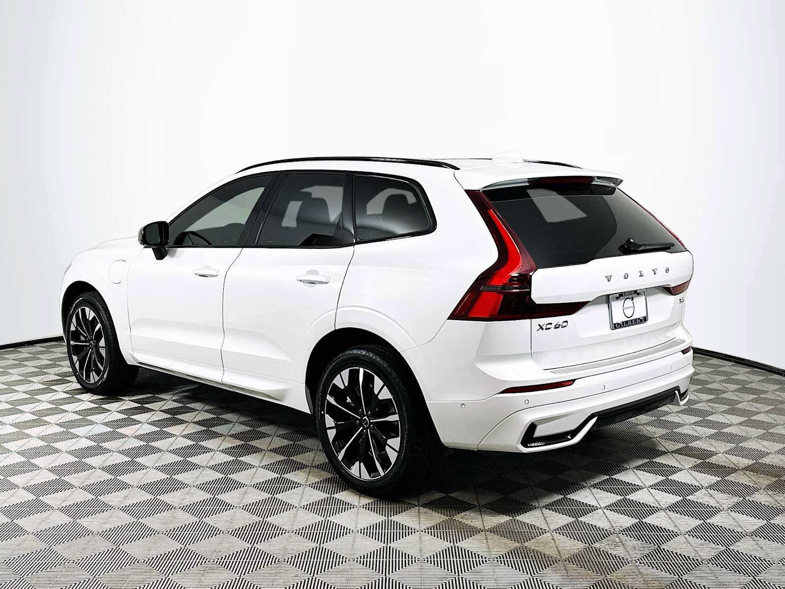 New 2026 Volvo XC60 T8 Plus w/ Climate Package PRO AWD/4WD image 5