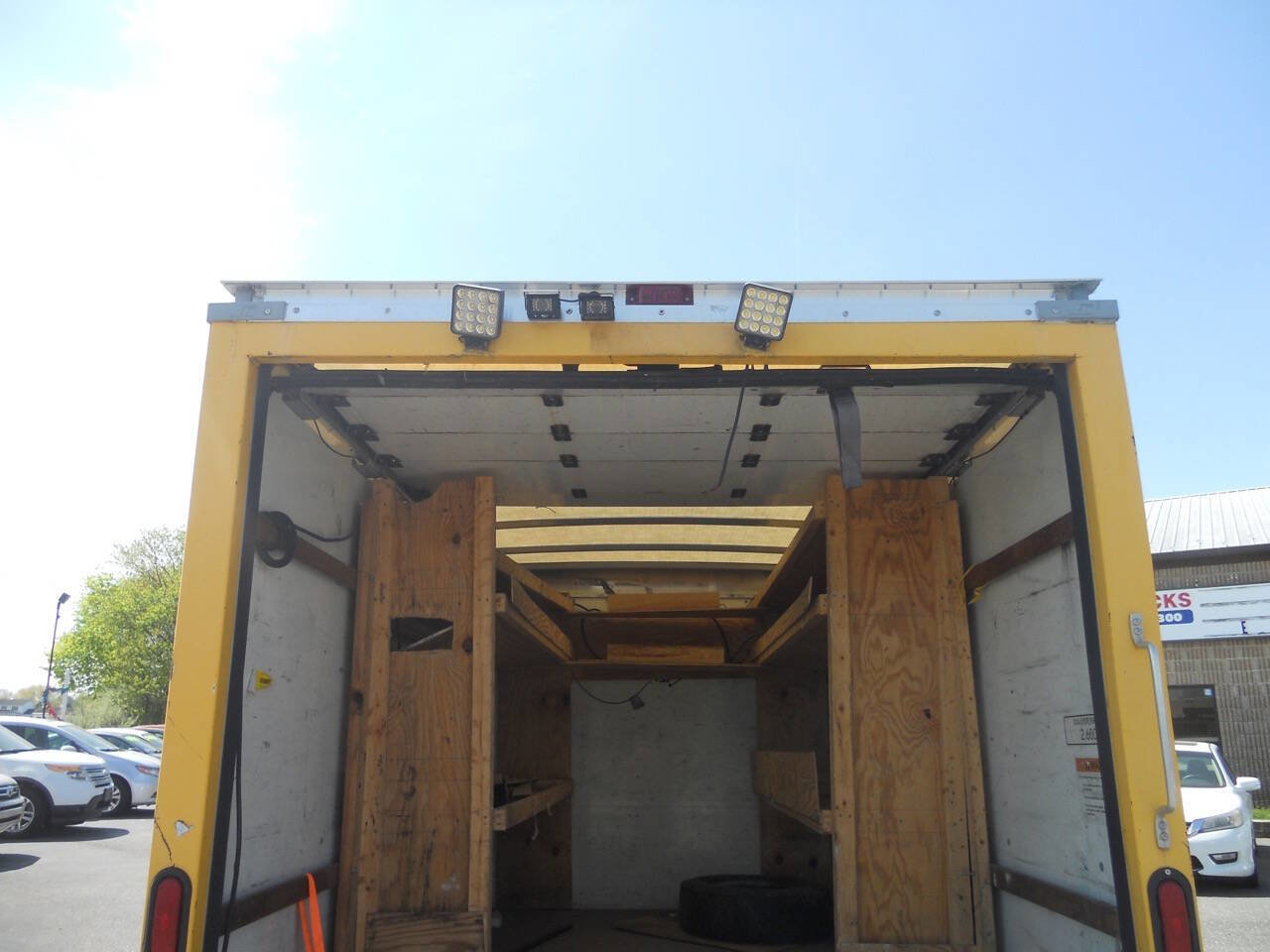 Used 2011 GMC Savana 3500 image 25