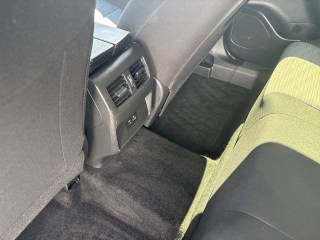 Used 2023 Nissan Rogue SV image 30