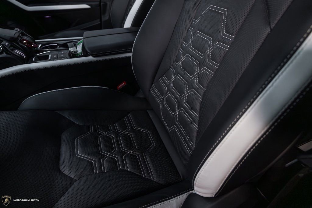 Used 2025 Lamborghini Urus Performante AWD/4WD image 36