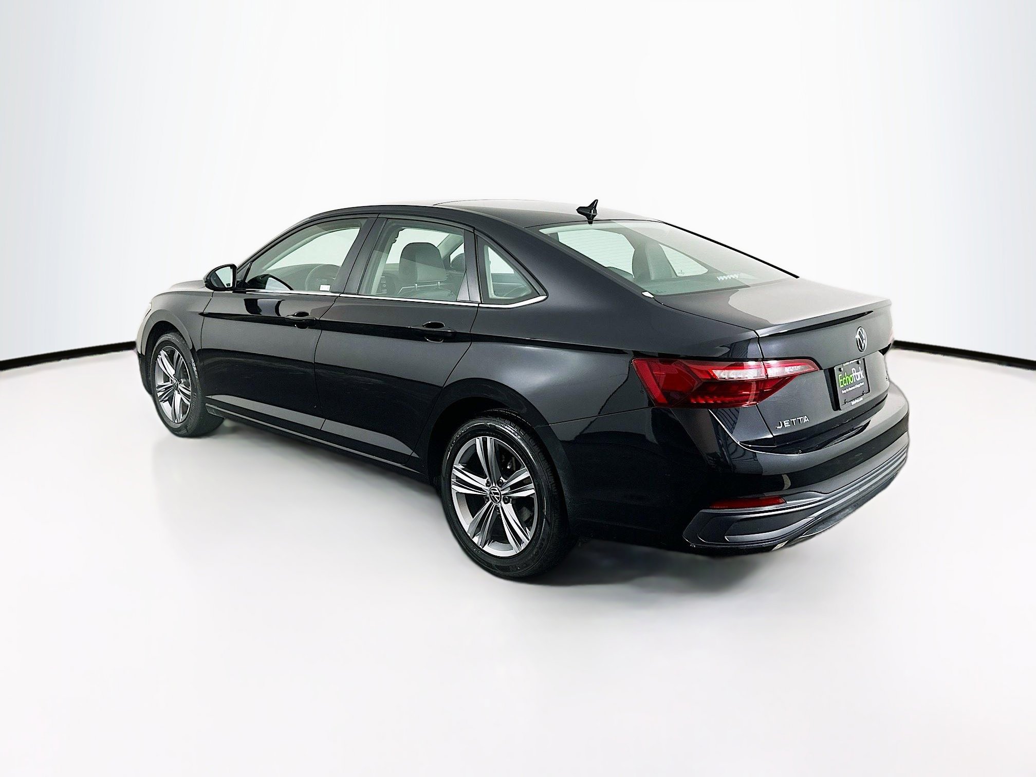 Used 2024 Volkswagen Jetta SE image 5